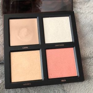 Huda Beauty Pink Sands Highlighter Palette